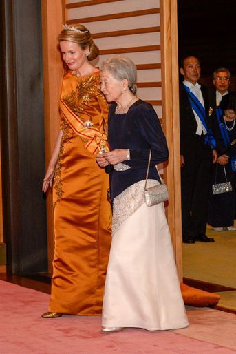 La reine Mathilde de Belgique avec l&#039;impératrice Michiko du Japon à Tokyo, le 11 octobre 2016