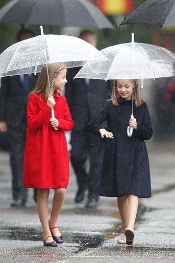 Les princesses Sofia et Leonor d'Espagne lors de la Fête nationale à Madrid, le 12 octobre 2016
