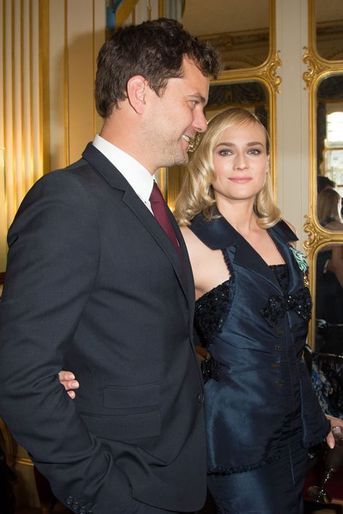 Diane Kruger, avec Joshua Jackson, lors de sa remise de l’insigne d’officier des Arts et Lettres à Paris, le 22 septembre 2014.
