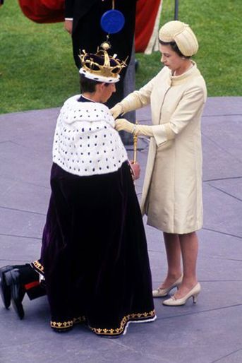 Elizabeth couronne Charles, prince de Galles, le 1er juillet 1969