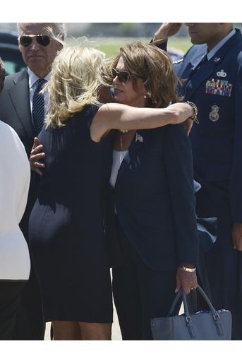 Jill Biden et Nancy Pelosi à leur arrivée à Dallas