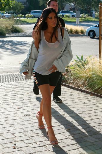 Kim Kardashian à la sortie d&#039;un studio de Los Angeles