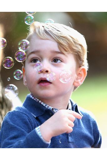 Le prince George, le fils de Kate Middleton et du prince William, à Victoria au Canada.
