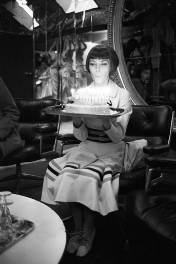 Mireille Mathieu fête ses 24 ans en 1970