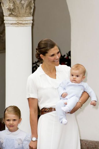 Victoria, accompagnée de la princesse Estelle et du prince Oscar, est une joyeuse maman de 39 ans