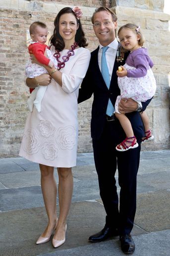 La princesse Viktoria et le prince Jaime de Bourbon de Parme avec leurs filles les princesses Zita Clara et Gloria Irene, à Parme le 25 septembre 2016