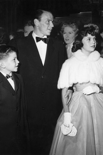 Frank Sinatra avec ses enfants Frank Jr et Nancy, 1954
