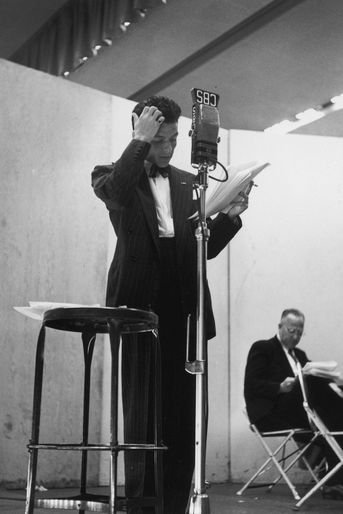 Frank Sinatra en studio en 1945
