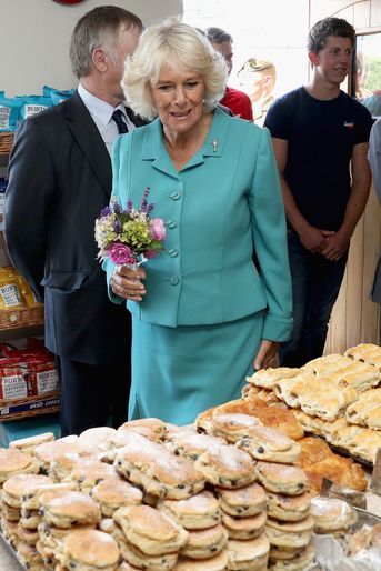 La duchesse de Cornouailles Camilla à Aberdaron au Pays de Galles, le 5 juillet 2016