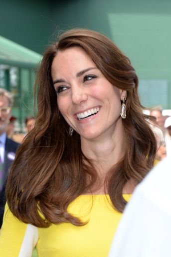 La duchesse de Cambridge, née Kate Middleton, était ce jeudi 7 juillet dans les tribunes de Wimbledon<br />
 pour suivre l’une des demi-finales dames. Et ce, sans son époux le prince William.