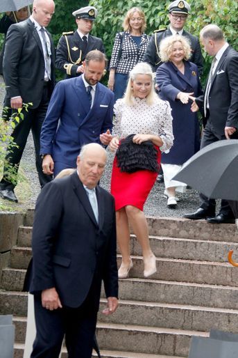 La princesse Mette-Marit avec le prince Haakon et le roi Harald V de Norvège à Oslo, le 7 juin 2016