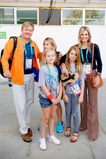 La reine Maxima des Pays-Bas, avec le roi Willem-Alexander et leurs filles, aux JO de Rio, le 17 août 2016