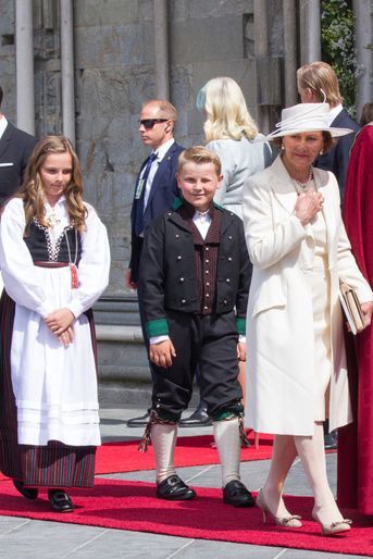 La reine Sonja de Norvège avec la princesse Ingrid Alexandra et le prince Sverre Magnus à Trondheim, le 23 juin 2016