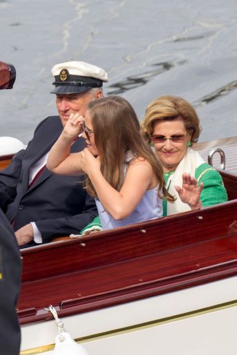 La reine Sonja et le roi Harald V de Norvège avec la princesse Ingrid Alexandra à Trondheim, le 23 juin 2016
