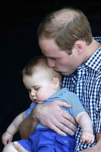 Le prince William avec son fils le prince George, le 20 avril 2014