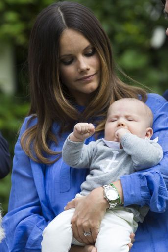 Tendresse entre la princesse Sofia et son petit Alexander né il y a quelques mois
