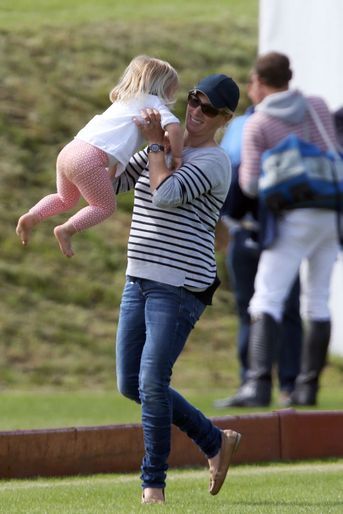 Zara Phillips et sa fille Mia Tindall à Tetbury, le 18 juin 2016