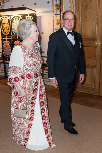 La princesse Beatrix des Pays-Bas avec le prince Albert II de Monaco à Stockholm, le 30 avril 2016