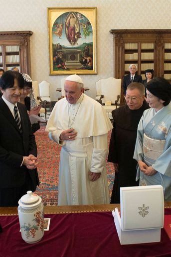 La princesse Kiko et le prince Akishino du Japon avec le pape François au Vatican, le 12 mai 2016