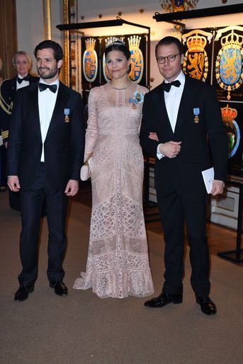 La princesse Victoria de Suède avec les princes Carl Philip et Daniel à Stockholm, le 30 avril 2016