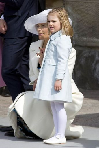 La princesse Victoria de Suède avec sa fille la princesse Estelle à Stockholm, le 30 avril 2016
