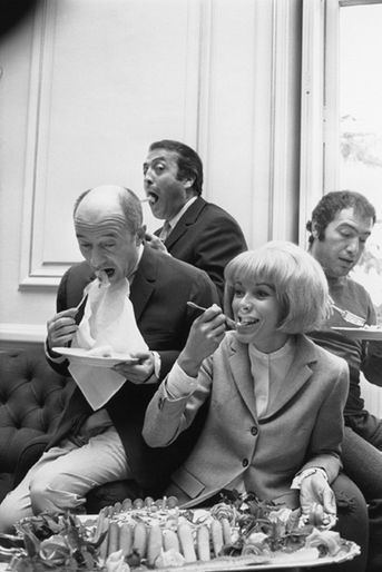 Mireille Darc et Michel Audiard fêtent leur anniversaire le même jour, mai 1966
