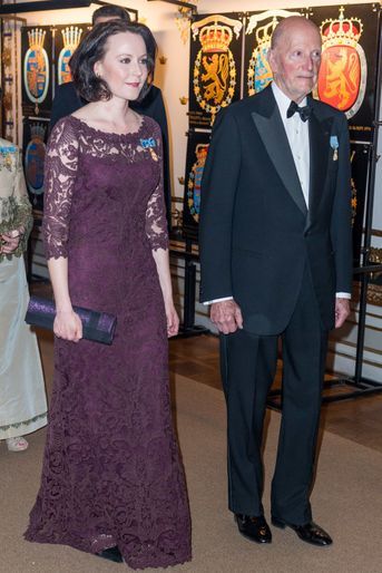 xxxx avec l'ancien roi Siméon II de Bulgarie avec l'épouse du président finlandais à Stockholm, le 30 avril 2016
