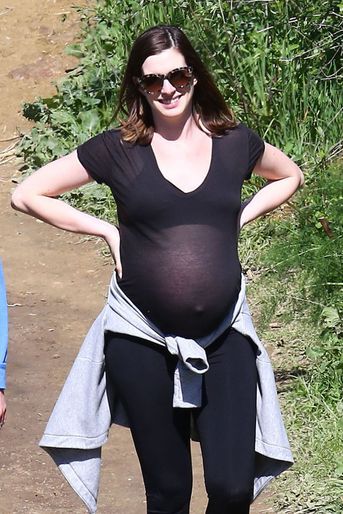 Anne Hathaway à Los Angeles le 12 mars 2016