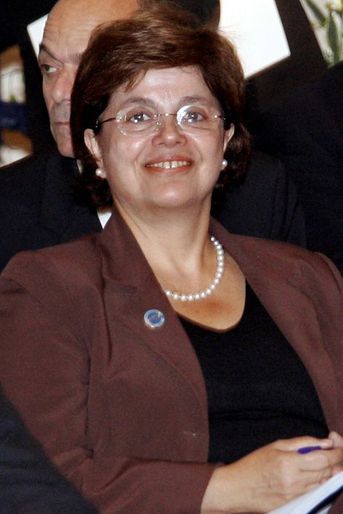 En juin 2005, alors ministre des Mines et de l'Energie, Dilma Rousseff assiste au sommet du Mercosur à Asuncion, au Paraguay.