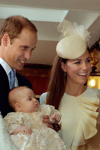 Kate et William avec leur fils George à Londres, le 23 octobre 2013