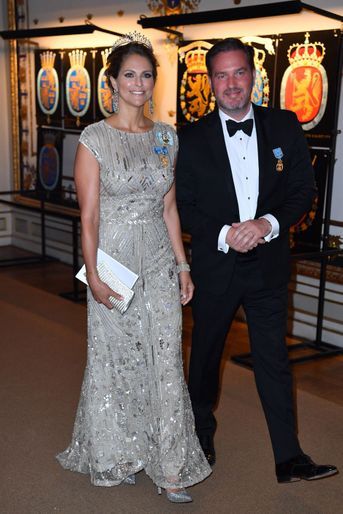 Les festivités du 70e anniversaire du roi Carl XVI Gustaf de Suède se sont clôturées par un dîner de gala. À l'instar de la princesse Madeleine, reines et princesses y arboraient robes du soir et diadèmes<br />
. 