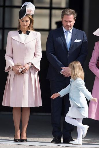 La princesse Estelle de Suède avec la princesse Madeleine et Christopher O'Neill à Stockholm, le 30 avril 2016