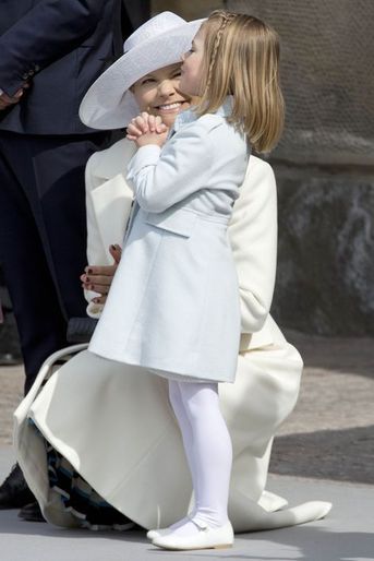 La princesse Estelle de Suède avec la princesse Victoria à Stockholm, le 30 avril 2016