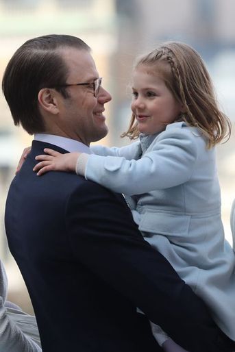 La princesse Estelle de Suède avec le prince Daniel à Stockholm, le 30 avril 2016