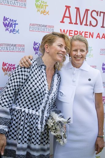 La princesse Mabel des Pays-Bas avec sa soeur Nicoline Wisse Smit à Amsterdam, le 4 juin 2016
