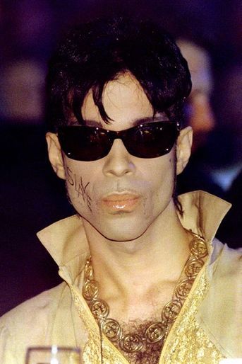 Le chanteur Prince aux Brit Awards, en février 1995.