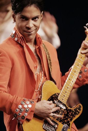 Le chanteur Prince se produit à Miami, en février 2007.