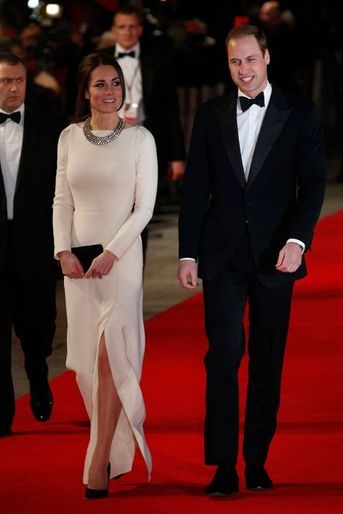 La duchesse Catherine de Cambridge en Roland Mouret, le 5 décembre 2013