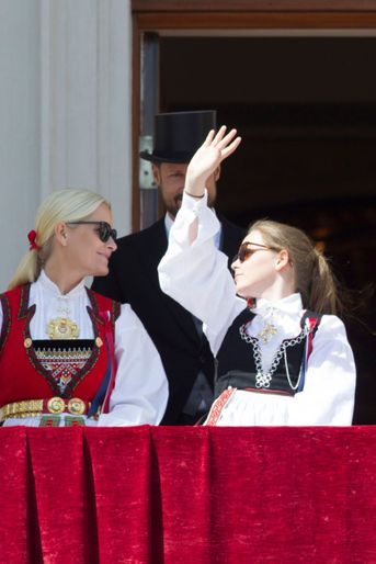 Les princesses Mette-Marit et Ingrid Alexandra de Norvège à Oslo, le 17 mai 2016