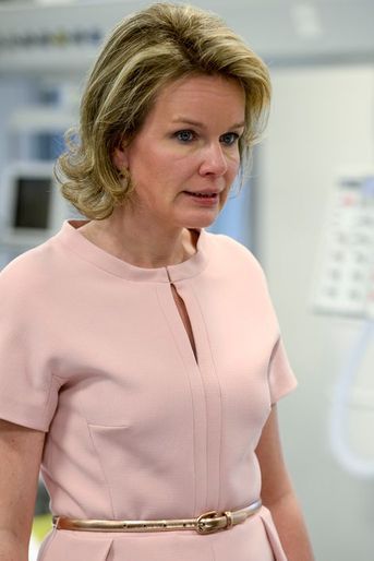 La reine Mathilde de Belgique à l&#039;Hôpital militaire Reine Astrid à Neder-over-Heembeek, le 1er mars 2016
