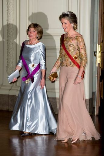 La reine Mathilde de Belgique avec Daniela Schadt au château de Laeken à Bruxelles, le 8 mars 2016