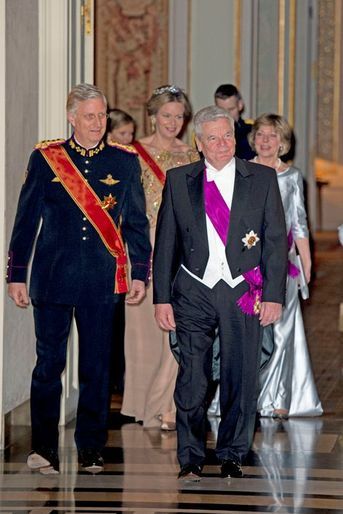 La reine Mathilde et le roi Philippe de Belgique avec le président allemand et sa compagne au château de Laeken à Bruxelles, le 8 mars 2016