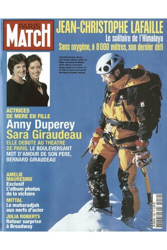 Couverture du Paris Match n° 2959 du 2 février 2006 : l'alpiniste français Jean-Christophe LAFAILLE au sommet de l'éperon Croz, venant d'ouvrir une nouvelle voie dans les Grandes Jorasses, en avril 1999.