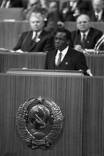 José Eduardo dos Santos s’adressant au 27e Congrès du Parti communiste soviétique à Moscou en 1983