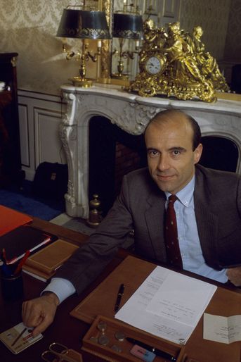 Dans son bureau du ministère du Budget, en avril 1986