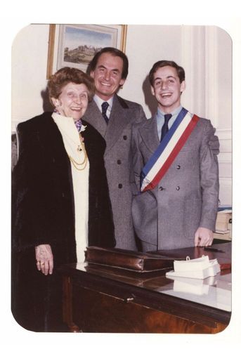 En 1977, avec son père Pal et sa grand-mère Katalin.