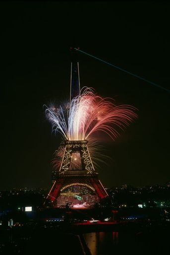 Feu d'artifice , le 17 Juin 1989, pour le centenaire de la Tour Eiffel