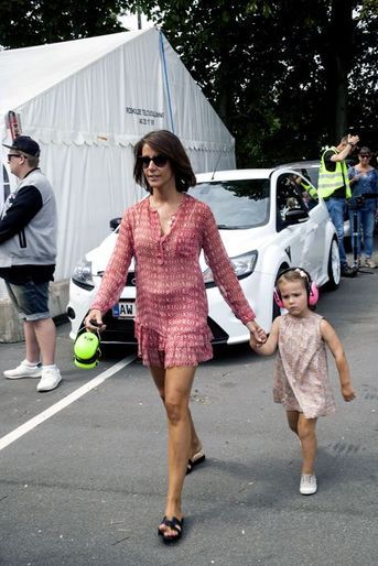 La princesse Marie de Danemark avec sa fille Athena à Copenhague, le 2 août 2015