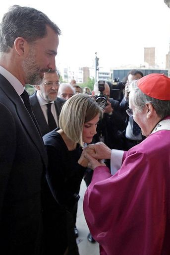 La reine Letizia et le roi Felipe avec le cardinal archevèque de Barcelone, le 27 avril 2015