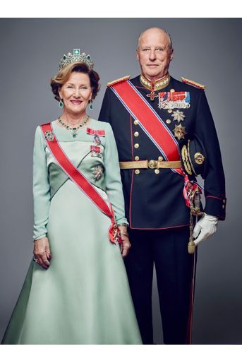 Harald V, Sonja, Haakon, Mette-Marit... - La famille de Norvège se refait les portraits 